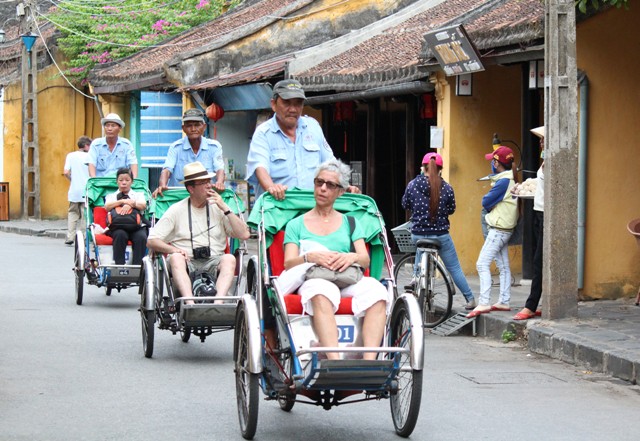 International tourist arrivals rise nearly 10 percent